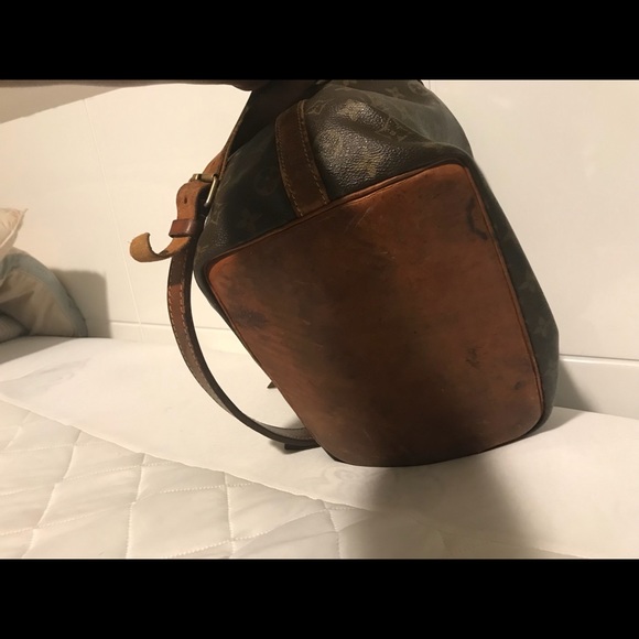 Louie Vuitton bucket bag authentic - Picture 2 of 2